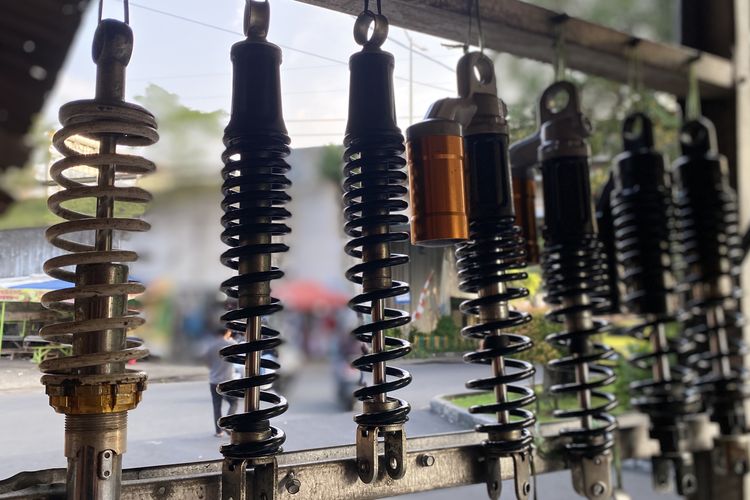 motor, sepeda motor, komponen motor, Kaki-kaki motor, Modifikasi Suspensi Motor, Lebih Aman Pakai Per Ori atau Aftermarket?