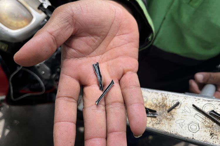 tambal ban, paku, ranjau paku, ban bunting, Bahaya Ranjau Paku Payung, Bisa Bikin Ban Bunting