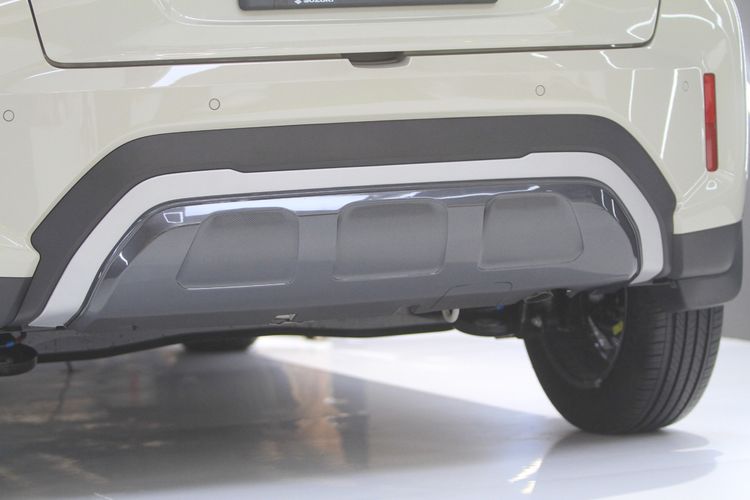 LSUV, aksesori, GIIAS 2025, Suzuki Fronx, suzuki fronx, Suzuki Tawarkan Aksesori Resmi Fronx di GIIAS 2025