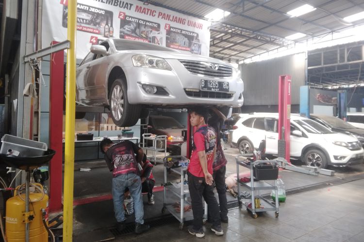mobil, mobil matik, transmisi matik, Penyebab Mobil Matik Terasa Berat, Nyentak, dan Selip: Waspadai Masalah Ini