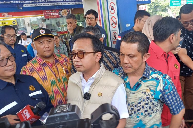Kelangkaan BBM, kritik, bahlil, Komisi XII DPR Kritik Kelangkaan BBM dan Kebijakan ESDM