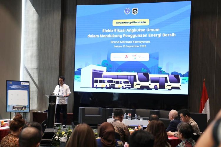 transjakarta, emisi, bus listrik, fosil, elektrifikasi, Net Zero, Tekan Emisi Transportasi Darat, Pemerintah Genjot Populasi Bus Listrik