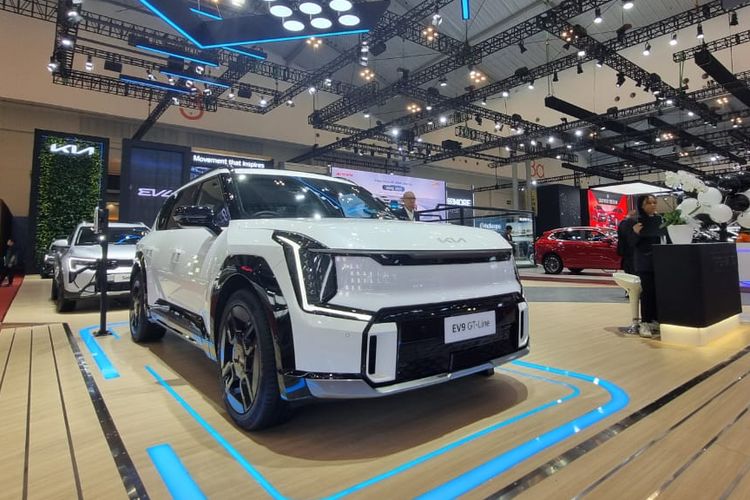 futuristik, Kia EV4, mobil listrik kia, baterai, GIIAS 2025, Kia EV4 Tebar Pesona di GIIAS 2025, Kental Nuansa Futuristik
