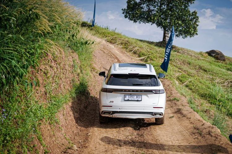 mobil matik, tanjakan, pengemudi pemula, menanjak, Baru Belajar Bawa Mobil Matik? Waspadai Jalan Menanjak