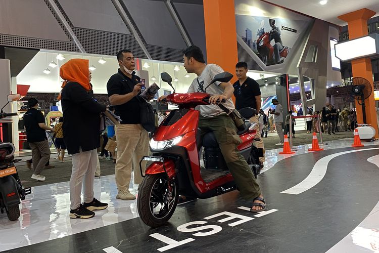 Aismoli, motor listrik, penjualan 2025, sektor B2B, Penjualan Motor Listrik 2025: B2B Jadi Penyelamat