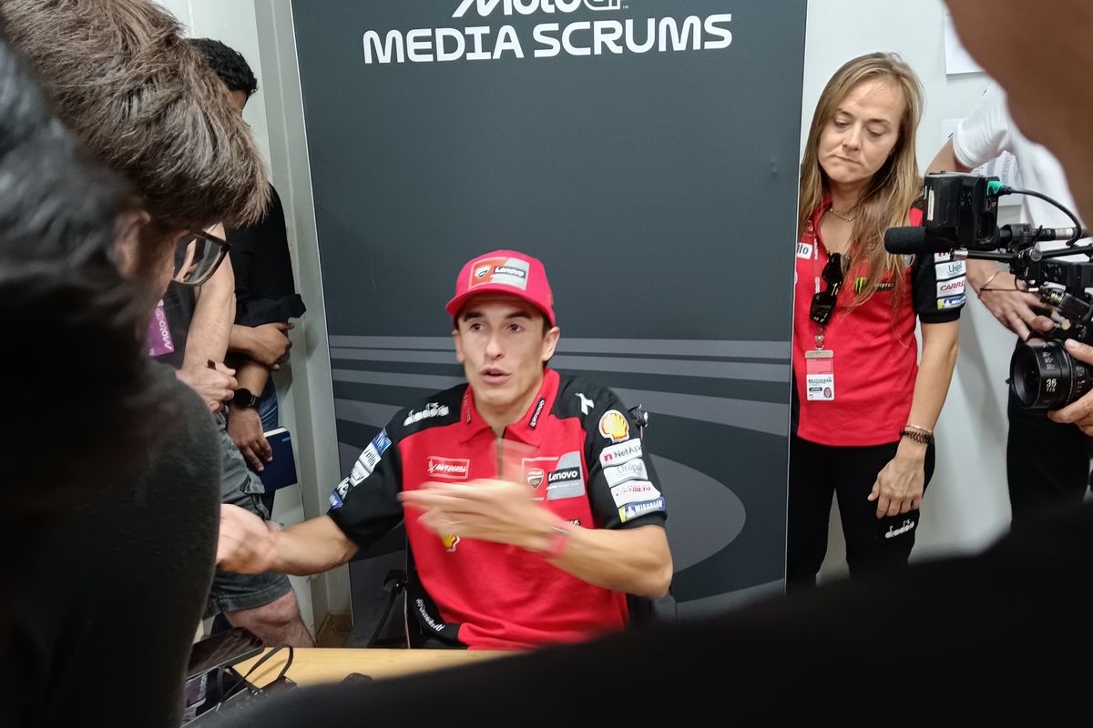 Senggol Alex Rins, Marc Marquez Langsung Minta Maaf
