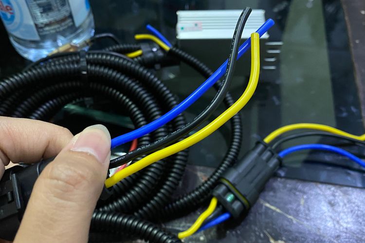 mobil, lampu mobil, korsleting mobil, sistem kelistrikan mobil, upgrade lampu, Hal Sepele yang Bisa Bikin Kelistrikan Mobil Error hingga Terbakar