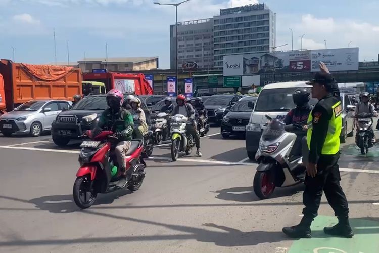 mudik Lebaran 2025, angkutan umum, lalu lintas, Lalu Lintas, Kemenhub, kendaraan bermotor, Penggunaan Angkutan Umum Saat Mudik Lebaran 2025 Diklaim Naik