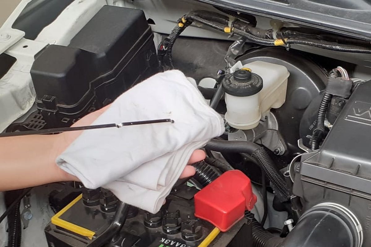 Warna Oli Mesin yang Sudah Hitam Tak Melulu Harus Diganti