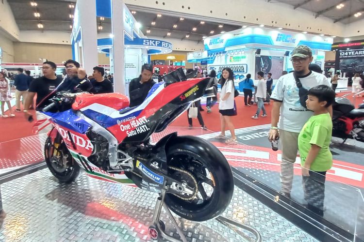 Honda, IMOS, Joan Mir, Indonesia Motorcycle Show, RC213V, motor motogp, Honda HRC Castrol, IMOS 2025, Motor Balap MotoGP Honda RC213V Joan Mir Tampil di IMOS 2025
