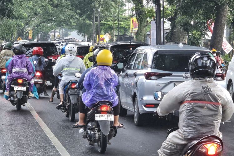 Dinas Perhubungan, mudik Lebaran 2025, arus lalu lintas, Dishub DKI, kendaraan bermotor, Dishub Prediksi Lalu Lintas Jakarta Bakal Kembali Padat Besok