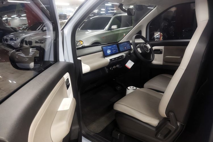 GIIAS, mobil listrik, Yannes Martinus Pasaribu, harga EV bekas, Perang Harga Mobil Listrik dan Efeknya pada Pasar Mobil Bekas