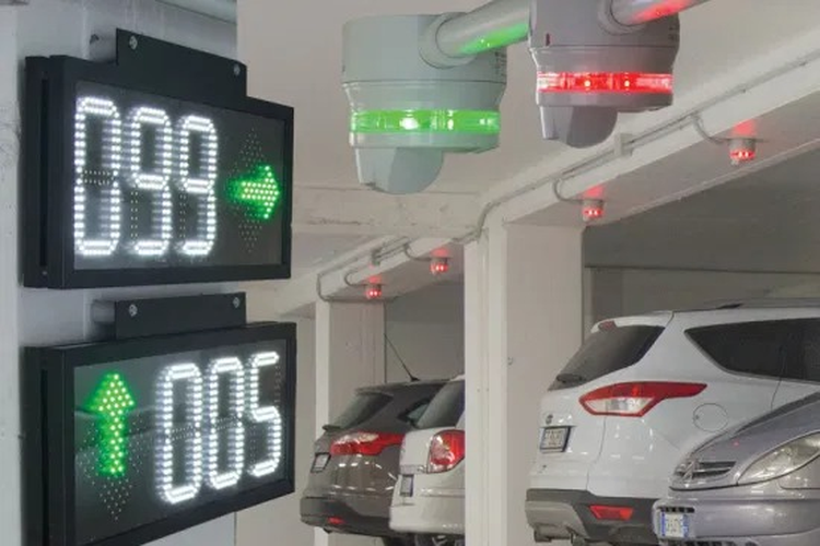 Wuling, mobil listrik, Air ev, mobil mungil, parkir indoor, sensor ultrasonik, Wuling AIr ev, Mobil Mungil yang Sering Bikin Kecele di Tempat Parkir