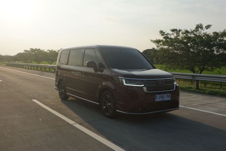 Honda Prospect Motor, Honda Step WGN, honda step wgn hybrid, step wgn hev, Menjajal Honda Step WGN e:HEV: Nyaman untuk Pria, Ramah buat Perempuan