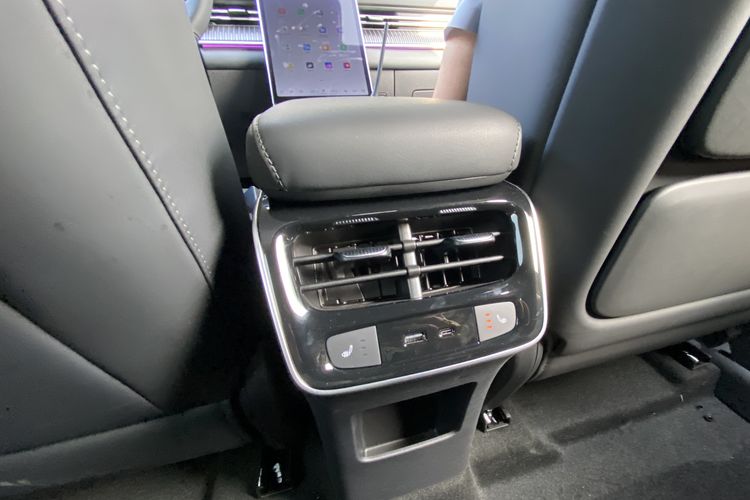 lepas, Lepas L8, impresi jadi penumpang, Impresi Jadi Penumpang Lepas L8 dari Shanghai ke Moganshan