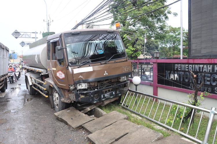 ODOL, Jasa Raharja, kecelakaan lalu lintas, Truk ODOL, over dimension over load, Truk ODOL Jadi Penyebab Kecelakaan Lalu Lintas Nomor Dua