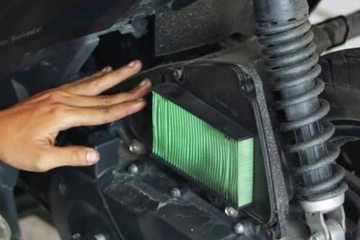 Ini Bahaya Membiarkan Filter Udara Motor Kemasukan Air