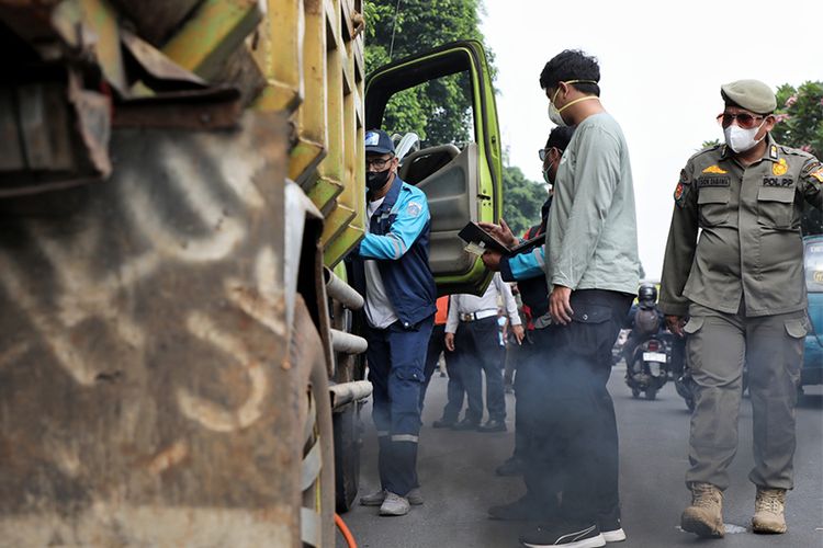 uji emisi, uji emisi kendaraan, Razia Uji Emisi, Razia uji emisi Jakarta, uji emisi kendaraan berat, Pemprov DKI Denda Kendaraan Tak Lulus Uji Emisi hingga Rp 16 Juta