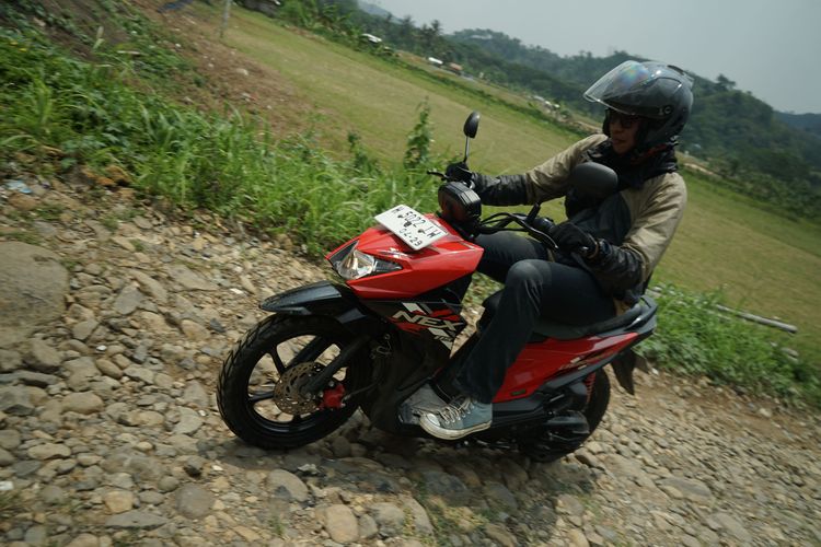 Test ride, skutik petualang, Suzuki Nex Crossover, tes lengkap, Nex Crossover, Tes Lengkap Suzuki Nex Crossover: Performa, Cicilan dan Biaya Servis