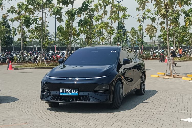 SUV listrik, Xpeng G6, desain coupe, f fitur auto parking, Pengalaman Berkendara XPeng G6: SUV Coupe yang Menggoda