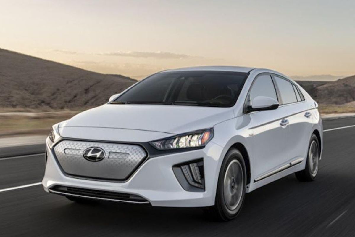 Hyundai Ioniq 5, Wuling Air ev, depresiasi mobil listrik, mobil bekas ICE, Depresiasi Mobil Listrik Indonesia: Mengapa Harta Turun Lebih Tajam?