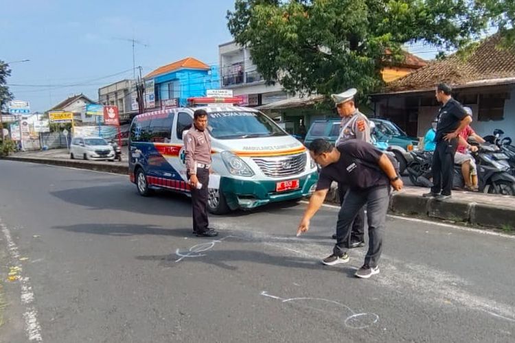 ambulans, polisi, wisatawan, Sukabumi, Ambulans, mobil, Video Viral Ambulans Bawa Wisawatan Sebagai Penumpang