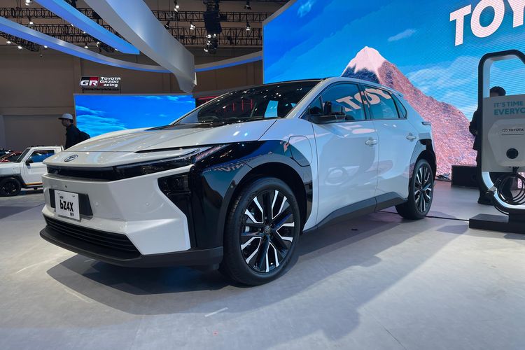 produksi lokal, Toyota bZ4X, GIIAS 2025, kendaraan listrik, Produksi Lokal Toyota bZ4X 2025: Semua yang Perlu Diketahui