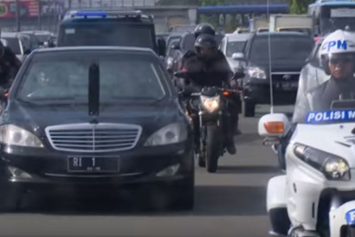 Iring-iringan Presiden Prabowo Berhenti di Lampu Merah, Netizen: Hal Sederhana yang Mewah