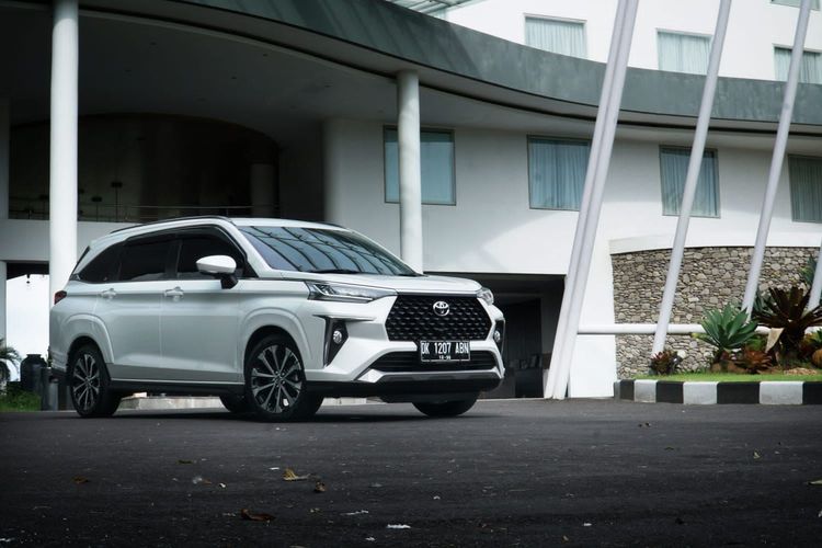 produksi lokal, kendaraan ramah lingkungan, peluncuran 2025, Toyota Veloz Hybrid, Toyota Siapkan Veloz Hybrid untuk Pasar Indonesia Tahun Depan