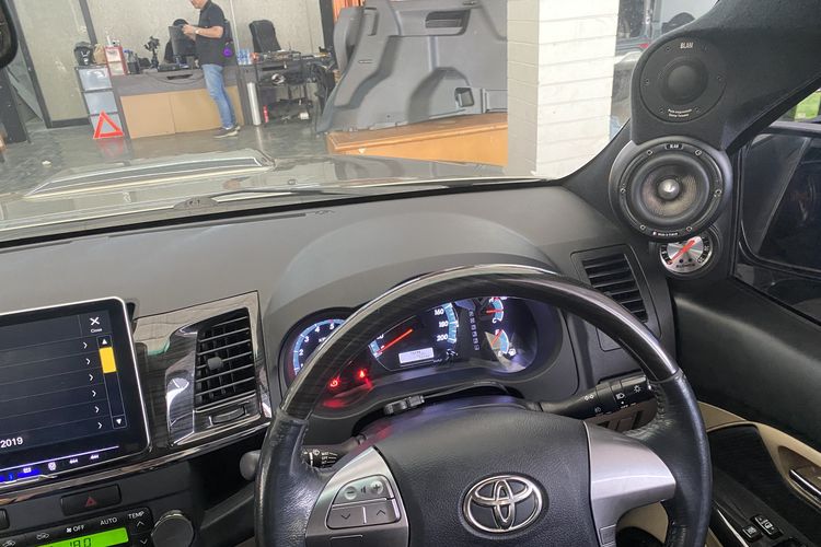 modifikasi audio, pengalaman berkendara, sistem audio mobil, biaya upgrade audio, Rekomendasi Modifikasi Audio Mobil untuk Pemula Sampai Pemuja
