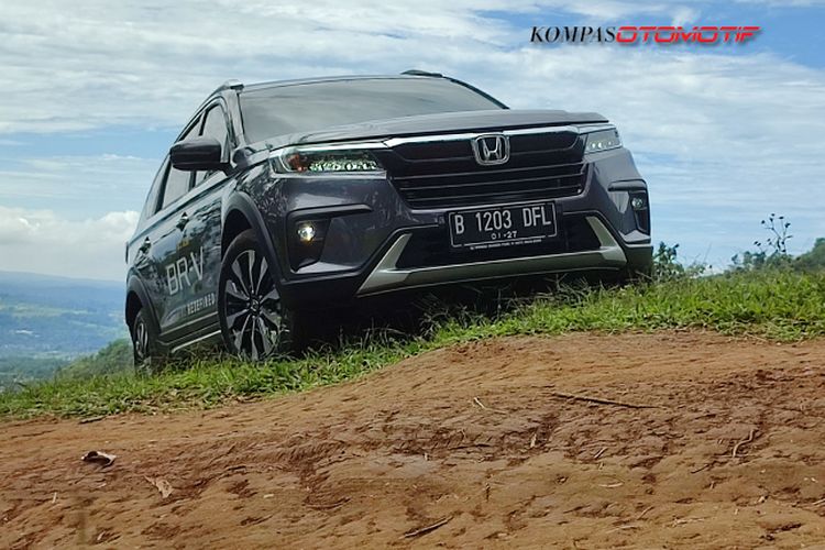 mobil matik, tanjakan, mobil matik di tanjakan, mobil matik lewati tanjakan, Mitos atau Fakta: Mobil Matik Gampang Rusak Jika Sering Lewat Tanjakan