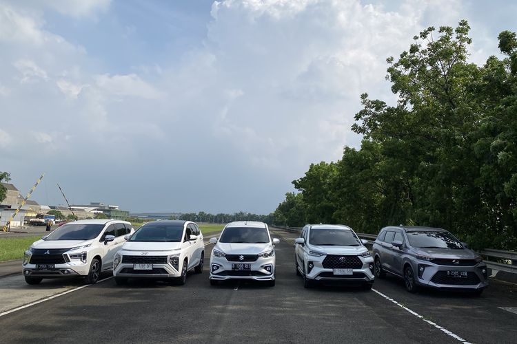 LMPV, Toyota Avanza, Penjualan Mobil, Hyundai Stargazer, LMPV Terlaris September 2025: Avanza, Xpander, Veloz