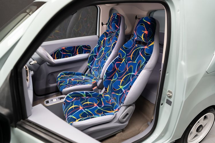 Jok fabric, modifikasi interior mobil, sentuhan tartan, bahan bus, Tampilan Vintage: Tren Jok Fabric di Dunia Otomotif 2025