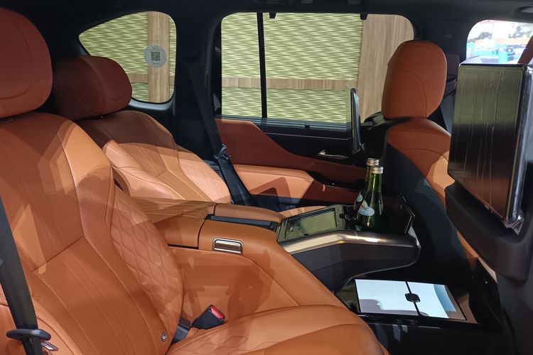 Lexus, LEXUS, GIIAS 2025, Lexus LX 700h, SUV Hybrid, Lexus LX 700h: SUV Flagship dengan Teknologi Hybrid dan Fitur Premium