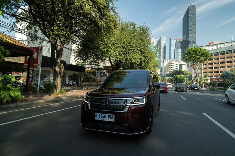 kredit mobil, stok BBM, anggota dpr, mobil listrik, pedagang mobil bekas, Populer Otomotif, artikel terpopuler, BP-AKR, Honda Step WGN e:HEV, insentif impor BEV, Stok BBM BP-AKR dan Insentif Impor BEV