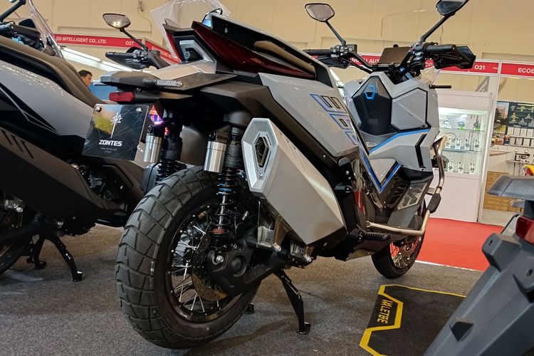 pameran, pameran otomotif, Zontes, Zontes 368G, Spesifikasi Zontes 368G, Matik Petualang Bongsor Banyak Fitur