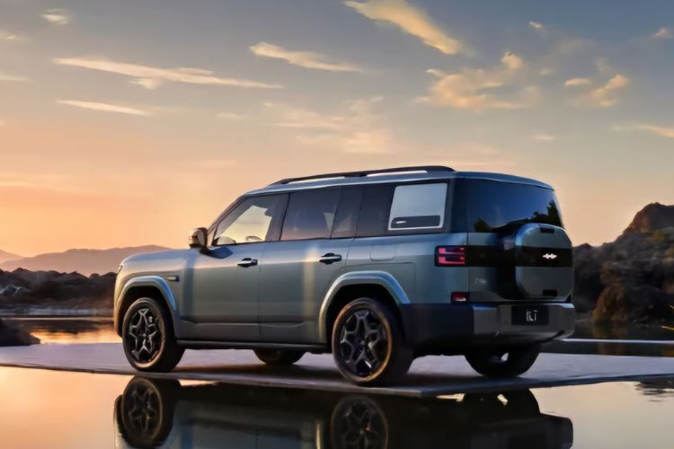 fitur canggih, kemampuan off-road, SUV Plug-in Hybrid, Dimensi Besar, BYD Luncurkan SUV PHEV di China, Bisa Tempuh 1.300 Km