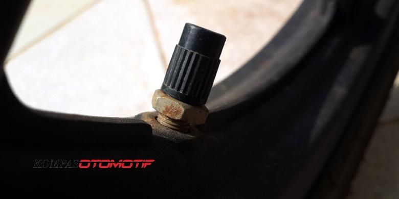 Ban mobil, ban motor, kotoran, tekanan udara, pentil ban, tutup pentil, Jangan Disepelekan, Ini Tugas Penting Tutup Pentil Ban