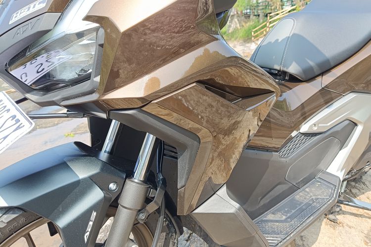 motor baru, beli motor, ADV 160, ADV 160 RoadSync, Desain Honda ADV 160, Bahas Honda ADV 160 ABS RoadSync, Warna Khusus yang Menawan