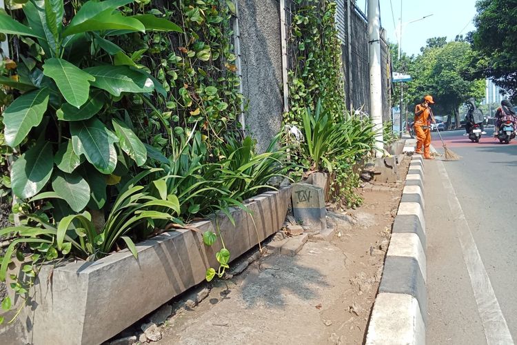 trotoar, jalan tb simatupang, Pemprov DKI, jalan tb simatupang macet, kemacetan jalan tb simatupang, pramono anung, Pemprov DKI Pangkas 7 Titik Trotoar untuk Atasi Macet TB Simatupang