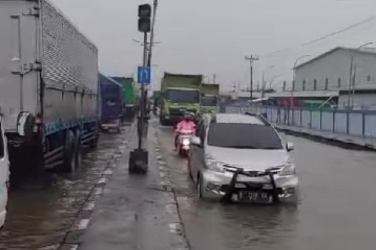 jalur alternatif, pemudik, Banjir rob, kemacetan Pantura, Banjir Rob, Ada Jalur Alternatif Pemudik di Pantura Semarang-Demak