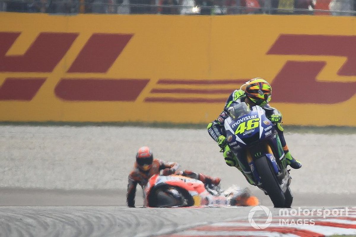 Nostalgia Sepang Clash: Lorenzo Sebut Rossi Harusnya Didiskualifikasi