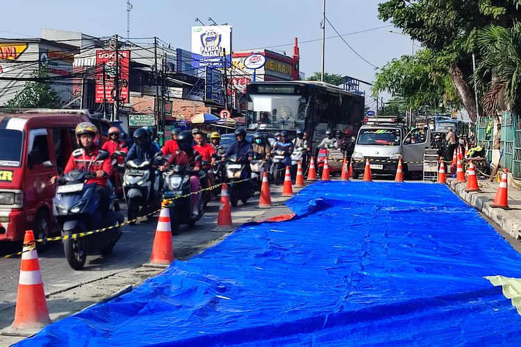 perbaikan jalan, Perbaikan jalan, Pemprov DKI Jakarta, Betonisasi jalan, Pengalihan jalan, penyempitan jalan, Awas Macet, Catat Puluhan Ruas Jalan Jakarta Sedang Diperbaiki