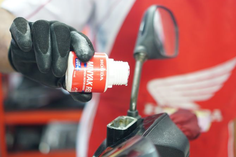 minyak rem motor, rem blong, Minyak rem motor, Standar DOT minyak rem, Jangan Sepelekan Penggunaan Minyak Rem, Risikonya Bisa Fatal