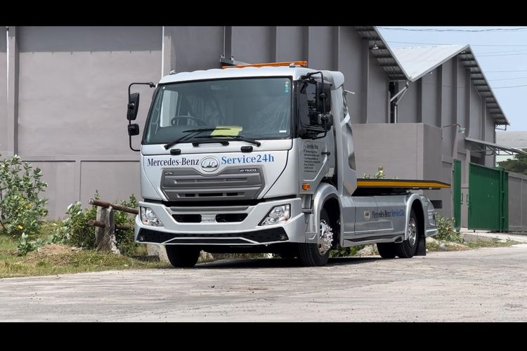 Tol Cengkareng, truk towing, mobil towing, tips mobil, Ferrari kecelakaan, Truk Towing, Ferrari Terguling di Tol Cengkareng, Hati-hati Pilih Layanan Towing