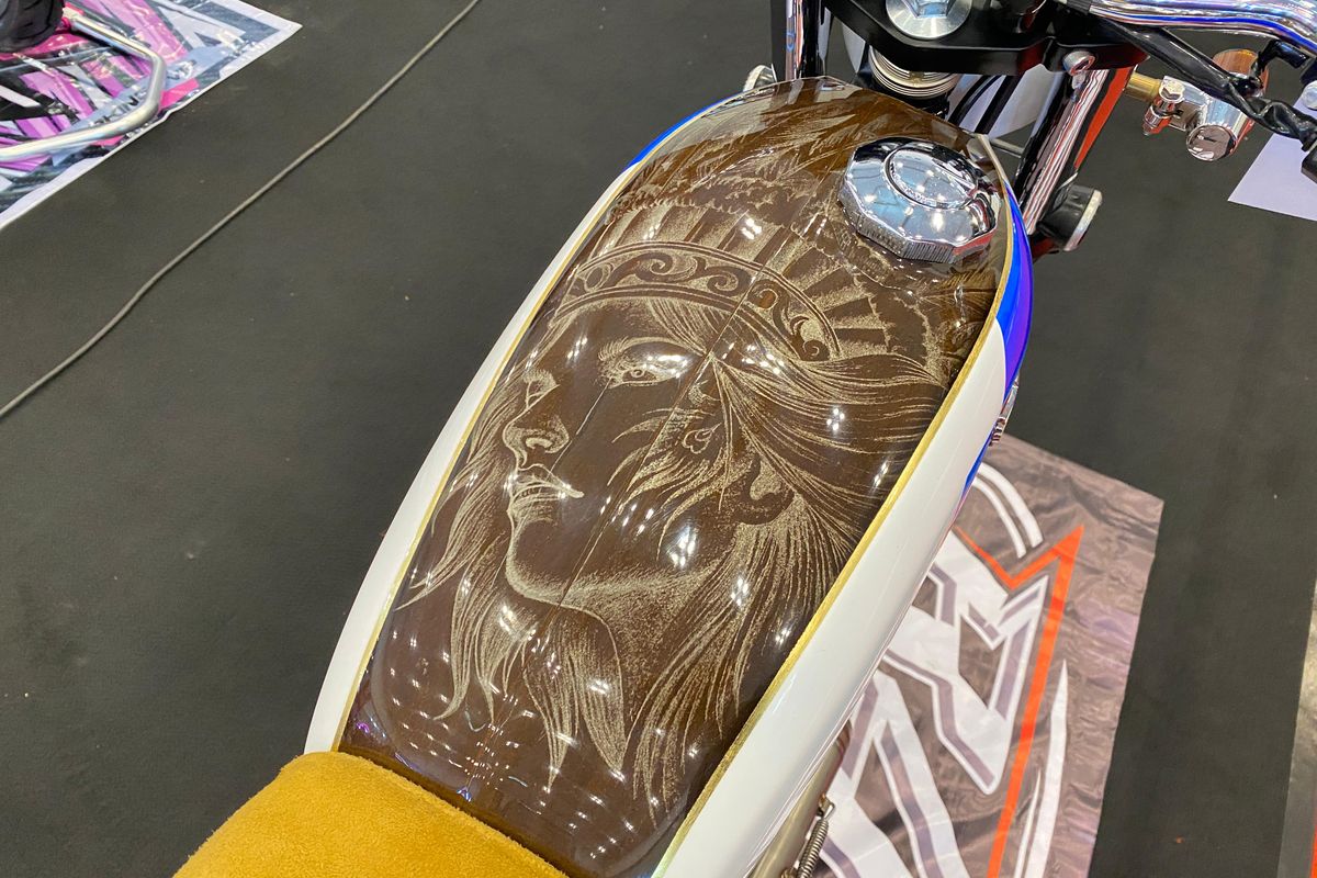 Seni Lukis Tangki Tattoo: Tren Modifikasi Motor Terkini