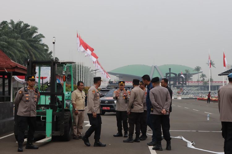 DPR RI, demonstrasi Jakarta, Kenaikan Tunjangan, Revolusi Rakyat Indonesia, Ada Demo di Depan Gedung DPR, Simak Rute Alternatif