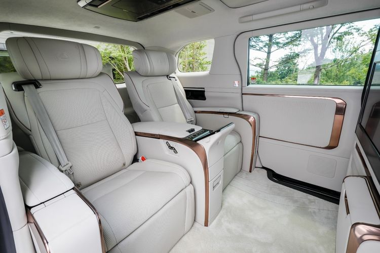 sultan HB X, Sultan Hamengku Buwono X, Mobil sultan, Tot Tot Wuk Wuk, Spek Lexus Sultan HB X yang Disalip Patwal Saat Sedang Antre Macet