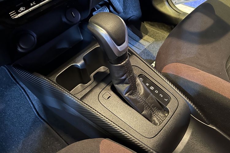 tips berkendara mobil matik, Konsumsi BBM mobil matik, mode Cruising, Cara Efektif Menghemat BBM Saat Mengendarai Mobil Matik