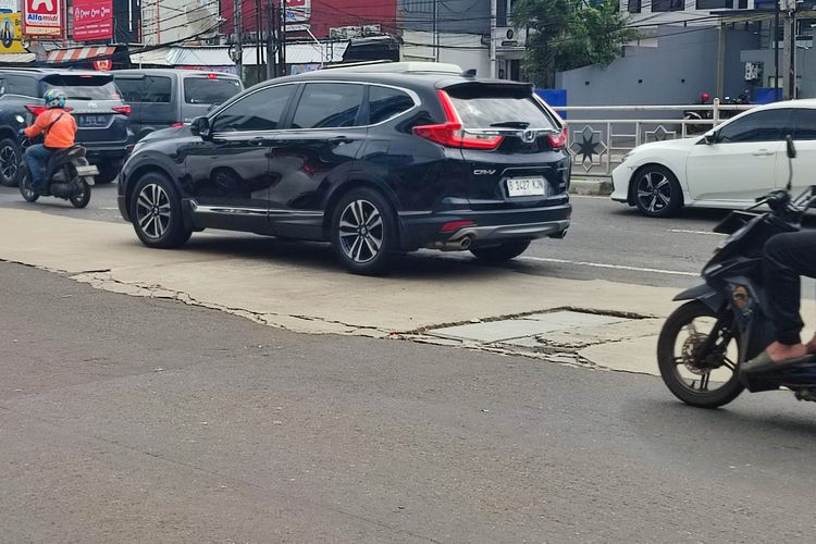 keselamatan berkendara, Sokbreker mobil, periksa sokbreker, kenali kerusakan, Ciri-Ciri Sokbreker Mobil Bermasalah yang Harus Diketahui